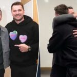 Luka Dončić presenteia o técnico do Lakers, JJ Redick, com uma jaqueta de US$ 5 mil