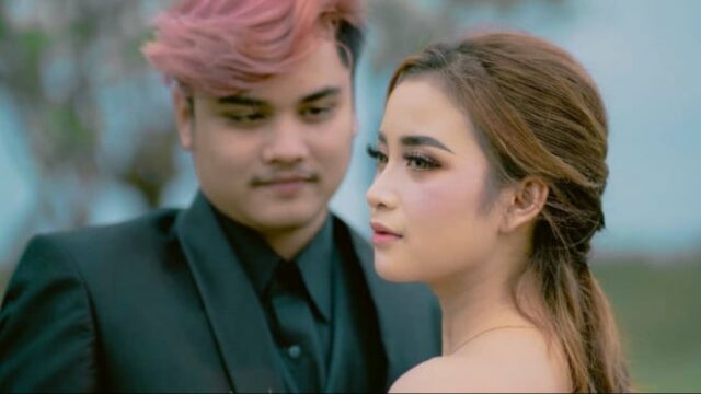 MAIS POPULAR: Ex-mulher Ressa Rizky aparece, Pandji Pragiwaksono enfrenta 10 relatórios policiais
