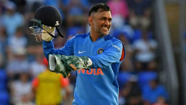 MS Dhoni revela o motivo para evitar comentários após a aposentadoria
