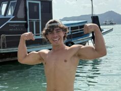 Mãe britânica começa a chorar ao lado da cama do filho no hospital e implora por ajuda para levá-lo para casa depois que ele ficou gravemente ferido em um acidente de moto na Tailândia Tiger Duggan sofreu ferimentos graves depois de ser atropelado por um veículo que se aproximava enquanto andava de motocicleta no domingo