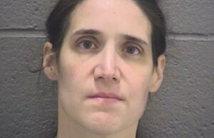 Mãe da Carolina do Norte supostamente matou seu filho e tentou matar outro A mãe de Heather Thompson supostamente mata seus dois filhos, a avó e a si mesma, em suspeita de assassinato-suicídio