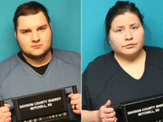 Mãe de Washington condenada após matar filha adotiva de 8 anos, dirigindo o corpo pelos estados em U-Haul meses depois Mandie Miller, 36, se confessou culpada de homicídio por abuso, agressão infantil de segundo grau e duas acusações de prisão ilegal pela morte de Meela Miller, de 8 anos, sua sobrinha e filha adotiva Mandie