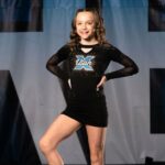 Mãe é presa após atirar na filha de 17 anos, acreditando que ela era uma intrusa