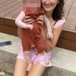 Mãe envergonhada por Jan Leeming responde dizendo 'se você não gosta de crianças, escolha um restaurante sem crianças' depois que a estrela da BBC afirmou que ela 'estragou o jantar com seu filho gritando'