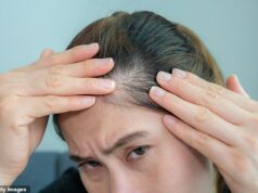 Mais da metade das mulheres apresentam queda de cabelo ou problemas no couro cabeludo durante a menopausa Mais da metade das mulheres apresentam queda de cabelo ou problemas no couro cabeludo durante a menopausa, sugerem pesquisas. Na foto: foto de arquivo