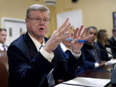 Mais legisladores republicanos juntam-se ao êxodo antes das eleições intercalares ESTADOS UNIDOS - 10 DE DEZEMBRO: O deputado Barry Loudermilk, R-Ga., fala com repórteres após uma reunião da Conferência Republicana da Câmara no Capitólio dos EUA na terça-feira, 10 de dezembro de 2024. (Tom Williams/CQ Roll Call via AP Images)