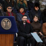Zohran Mamdani toma posse como prefeito da cidade de Nova York na Old City Hall Station, Nova York, quinta-feira, 1º de janeiro de 2026. (Amir Hamja/The New York Times via AP, Pool)