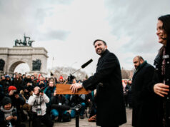 Mamdani mostra como responder a perguntas pegajosas Mamdani mostra como responder a perguntas pegajosas