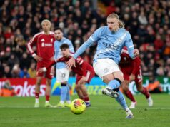Man City luta para vencer por 2 a 1 em Liverpool e mantém vivas as esperanças de título Man City luta para vencer por 2 a 1 em Liverpool e mantém vivas as esperanças de título