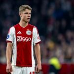Man Utd procura Sean Steur, do Ajax, enquanto a busca por talentos holandeses se intensifica
