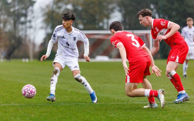 JJ Gabriel comemora pelo Manchester United.