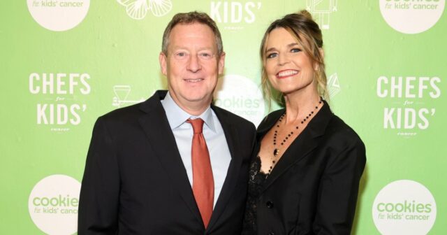 Marido de Savannah Guthrie quebra o silêncio sobre fotos do FBI do possível sequestrador de Nancy Guthrie