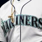 Mariners assinam Hurler de 6 pés-6 longe de Phillies