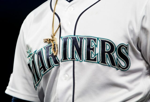 Mariners assinam Hurler de 6 pés-6 longe de Phillies
