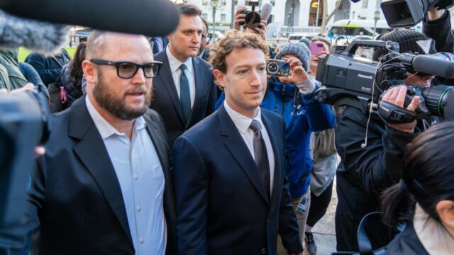Mark Zuckerberg na berlinda do tribunal por causa dos perigos da mídia social
