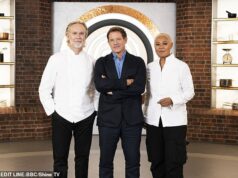 MasterChef: Os fãs dos Professionals elogiam o novo juiz Matt Tebbutt como ‘uma lufada de ar fresco’ e ‘ótimo complemento para a cozinha’ após substituir o apresentador demitido Gregg Wallace MasterChef: Os fãs dos Professionals elogiaram o novo jurado Matt Tebbutt, já que o chef fez sua estreia no programa na noite de terça-feira ao lado de Marcus Wareing e Monica Galetti (foto)