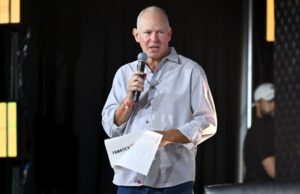 Matthew Berry consegue um slot pré-jogo do Super Bowl destacando o crescimento explosivo do Fantasy Football: ‘Cada jogo é importante agora’ Matthew Berry consegue um slot pré-jogo do Super Bowl destacando o crescimento explosivo do Fantasy Football: 'Cada jogo é importante agora'