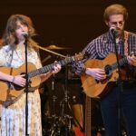 A nova música de Maya Hawke, ‘Driver’, sugere a separação dos pais Ethan Hawke e Uma Thurman