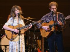 Maya Hawke se casa com Christian Lee Hutson em casamento surpresa no Dia dos Namorados A nova música de Maya Hawke, ‘Driver’, sugere a separação dos pais Ethan Hawke e Uma Thurman