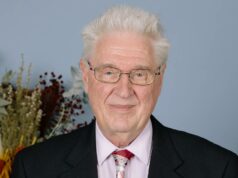 Médico se sente ‘privilegiado’ por passar cinco décadas servindo no país Médico se sente ‘privilegiado’ por passar cinco décadas servindo no país