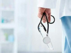 Médicos de Mumbai ajudam idosa a andar novamente 48 horas após a cirurgia Médicos de Mumbai ajudam idosa a andar novamente 48 horas após a cirurgia