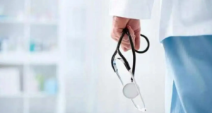Médicos de Navi Mumbai ajudam homem de 33 anos com síndrome pós-poliomielite a andar novamente