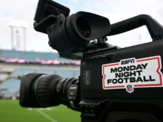 Megadeal NFL-ESPN fecha após receber aprovação governamental Um logotipo da ESPN Monday Night Football é exibido em uma câmera de transmissão em um jogo da NFL.
