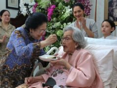 Megawati expressa condolências: tia Meri desempenhou um papel importante no apoio a Pak Hoegeng para se tornar chefe da polícia nacional, amado pelo povo Megawati expressa condolências: tia Meri desempenhou um papel importante no apoio a Pak Hoegeng para se tornar chefe da polícia nacional, amado pelo povo