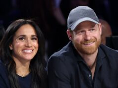 Meghan Markle e Príncipe Harry Pack na quadra do PDA no jogo da NBA GettyImages-2261849025-Markle.jpg