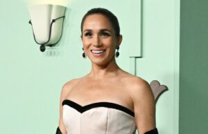 Meghan Markle faz aparição surpresa na festa de gala do Fifteen Percent Pledge em homenagem a Tina Knowles Meghan Markle faz aparição surpresa na festa de gala do Fifteen Percent Pledge em homenagem a Tina Knowles