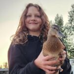 Colegas disseram que Maya Gebala estava tentando trancar a porta da biblioteca da escola quando foi baleada.