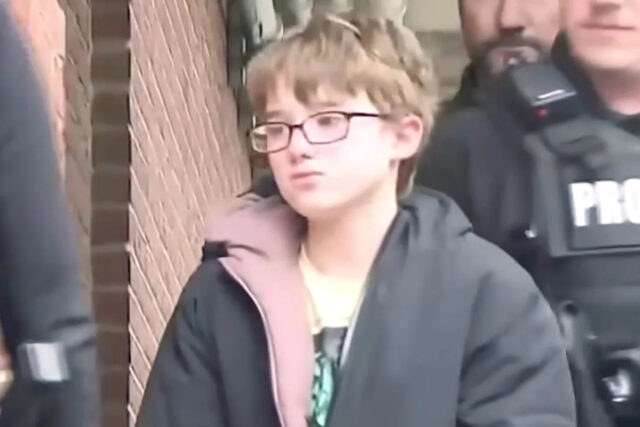 Menino de 11 anos, que supostamente assassinou seu pai porque Uma foto de Douglas Dietz GiveSendGo