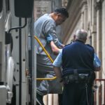 Rimoni Muliaga entra na Suprema Corte de Victoria, em Melbourne, na sexta-feira.