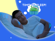 Meu telefone está oficialmente me ‘envergonhando’ para ir para a cama e está funcionando Uma pessoa dormindo na cama com um telefone na mesa de cabeceira mostrando um mascote andróide dormindo usando uma bebida antes de dormir.