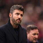 Casemiro comemora com seus companheiros durante a partida de futebol da Premier League entre Manchester United e Fulham, em Old Trafford, em Manchester, Inglaterra, em 2026.