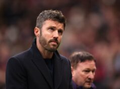 Michael Carrick diz que é uma “alegria de assistir” um jogador do Man Utd após a vitória do Fulham, de volta ao seu melhor Casemiro comemora com seus companheiros durante a partida de futebol da Premier League entre Manchester United e Fulham, em Old Trafford, em Manchester, Inglaterra, em 2026.
