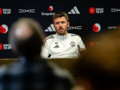 Michael Carrick se recusa a se comprometer com o cronograma de 10 semanas de Patrick Dorgu e fornece atualizações sobre lesões Carrick