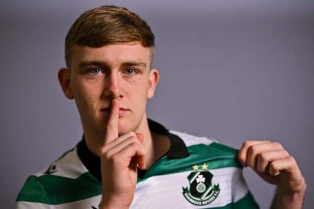 Michael Noonan rejeita transferência do Hoffenheim enquanto atacante vinculado ao Man Utd permanece no Shamrock Rovers
