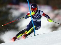 Mikaela Shiffrin enterra demônios olímpicos com corrida dominante no slalom pela medalha de ouro Mikaela Shiffrin, da equipe dos Estados Unidos, reage após ganhar o ouro na corrida de slalom feminino nos Jogos Olímpicos de Inverno de 2026.