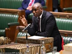 Milhares de criminosos escapando da prisão apesar de terem mais de SETENTA condenações anteriores Dados policiais mostram que os infratores foram libertados da custódia após veredictos de culpa, apesar de terem registros tão longos quanto as armas por crimes graves anteriores, incluindo crimes violentos. Os dados surgiram de uma pergunta parlamentar escrita em 28 de janeiro pelo parlamentar conservador Neil O¿Brien ao secretário de Justiça David Lammy (foto)