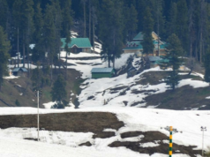 Milhares de pessoas vão ao Sarthal de Jammu-Caxemira para o Festival de Inverno Milhares de pessoas vão ao Sarthal de Jammu-Caxemira para o Festival de Inverno