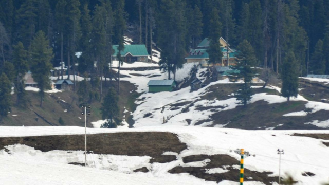 Milhares de pessoas vão ao Sarthal de Jammu-Caxemira para o Festival de Inverno

