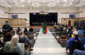 Milhões em cortes orçamentários para escolas de West Contra Costa despertam preocupações para alunos, funcionários e famílias Milhões em cortes orçamentários para escolas de West Contra Costa despertam preocupações para alunos, funcionários e famílias