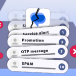 Mulher sorridente usando um smartphone, cercada por ícones do Mensagens do Google e rótulos de recursos, em um fundo com tema azul.