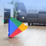 Uma mão organizando aplicativos na tela de um smartphone, cercada por vários ícones coloridos de aplicativos