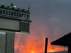 Ministro da Defesa do Paquistão declara ‘guerra aberta’ com o Afeganistão após explosões ouvidas em Cabul na última escalada de violência Imagens não confirmadas parecem mostrar grandes explosões no horizonte do Afeganistão