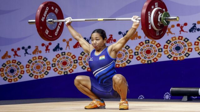 Mirabai Chanu quebra três recordes nacionais no Campeonato Nacional de Halterofilismo de 2026
