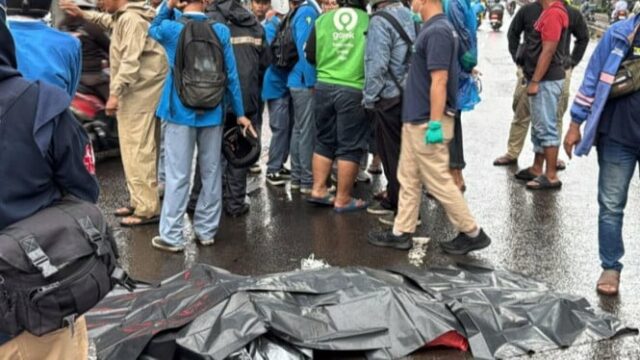 Momentos em que um estudante de escola profissionalizante morre em Matraman após um buraco na estrada
