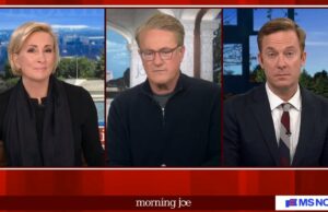 ‘Morning Joe’ eviscera a Suprema Corte por não fazer nada em relação ao ICE: ‘Não há mais tempo a perder’ | Vídeo O presidente dos EUA, Donald Trump, visita o complexo Ford River Rouge em 13 de janeiro de 2026 em Dearborn, Michigan