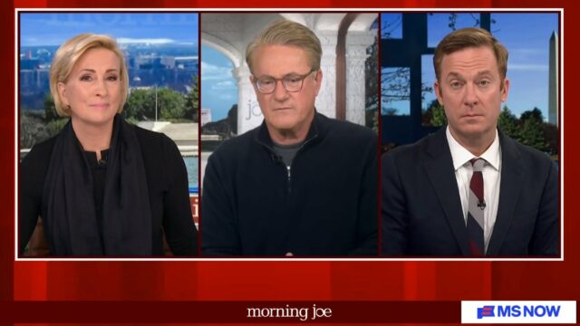 O presidente dos EUA, Donald Trump, visita o complexo Ford River Rouge em 13 de janeiro de 2026 em Dearborn, Michigan